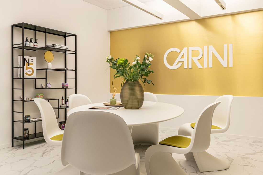 DM-Brass-brushed-matt-AR_AW_Photo-Carni-GmbH-1-1920x1280