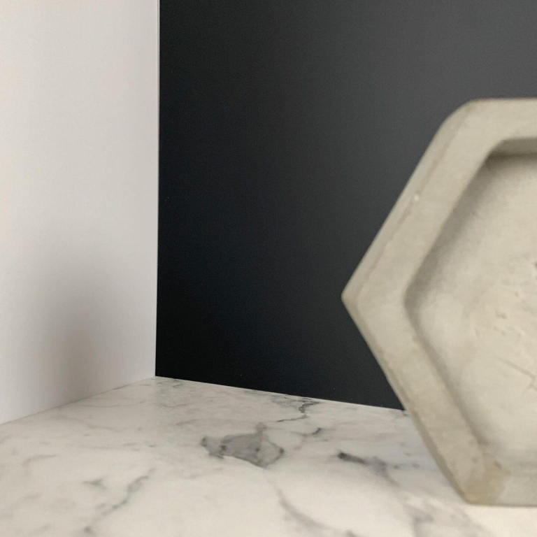 DM-Snow-graphite-marble-wihte-nah_XO-1920x1440
