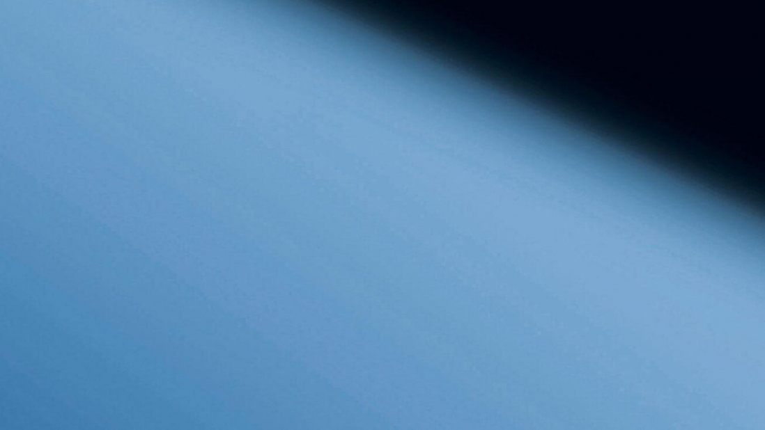 DM-Iceblue-AR_D-1920x740