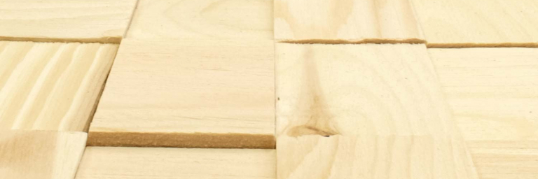 holzwandverkleidung-wodewa50-zirbe-strukturiert-natur-wandverkleidung-detailansicht01